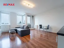 Pronájem bytu 1+kk, Velký Osek, U hřiště, 33 m2