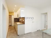 Pronájem bytu 3+1, Praha, Jahodová, 80 m2