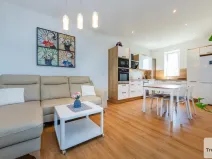 Prodej bytu 3+kk, Šestajovice, Komenského, 77 m2