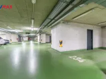 Pronájem garážového stání, Praha - Letňany, Miroslava Hajna, 15 m2
