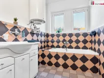 Prodej bytu 4+1, Karlovy Vary - Rybáře, Rohová, 86 m2