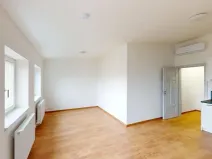 Pronájem bytu 1+kk, Praha - Střešovice, Na Petynce, 43 m2