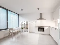 Pronájem bytu 1+kk, Praha - Karlín, Sokolovská, 40 m2