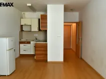 Pronájem bytu 1+kk, Hradec Králové - Třebeš, Svatojánská, 30 m2