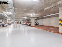 Pronájem garážového stání, Praha - Hrdlořezy, V třešňovce, 13 m2