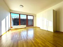 Pronájem bytu 2+kk, Praha - Holešovice, Varhulíkové, 53 m2