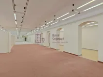 Pronájem obchodního prostoru, Jindřichův Hradec - Jindřichův Hradec I, nám. Míru, 525 m2