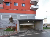 Pronájem garážového stání, Praha - Hlubočepy, Miloše Havla, 16 m2