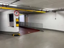 Pronájem garážového stání, Praha - Smíchov, Staropramenná, 12 m2