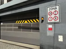 Pronájem garážového stání, Praha - Smíchov, Staropramenná, 12 m2