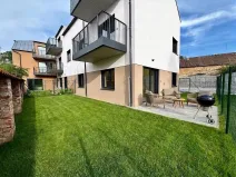 Prodej bytu 2+kk, Praha - Holyně, náměstí Pod lípou, 55 m2