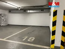Pronájem garážového stání, Praha - Troja, Vřesová, 15 m2