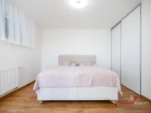 Pronájem bytu 2+kk, Hradec Králové - Nový Hradec Králové, Antonína Petrofa, 49 m2