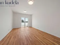 Pronájem bytu 1+kk, Brno, Komárovská, 33 m2