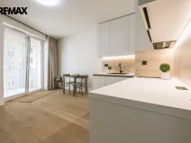 Pronájem bytu 1+kk, Praha - Vršovice, Krymská, 26 m2