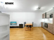 Pronájem bytu 1+kk, Praha - Žižkov, Ke kapslovně, 53 m2