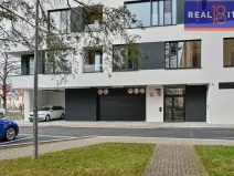 Pronájem garážového stání, Praha, U Petřin, 7 m2