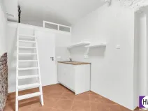 Prodej atypického bytu, Praha, Jagellonská, 16 m2