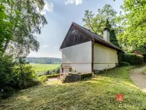 Prodej chaty, Týn nad Vltavou - Hněvkovice na levém břehu Vltavy, 80 m2