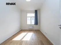 Pronájem bytu 2+kk, Praha - Nusle, Čestmírova, 43 m2