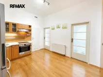 Pronájem bytu 2+kk, Praha - Vršovice, Vršovická, 51 m2
