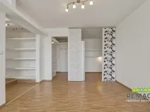 Pronájem bytu 1+kk, Zlín, Ševcovská, 33 m2