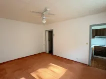 Pronájem bytu 1+kk, Praha - Podolí, Kaplická, 33 m2