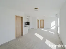 Pronájem bytu 2+kk, Veselí nad Moravou, náměstí Míru, 61 m2