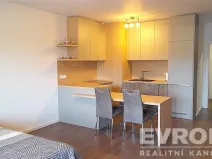 Pronájem atypického bytu, Praha, Spojovací, 49 m2