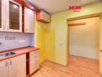 Prodej bytu 2+1, Karlovy Vary - Bohatice, Na Výšině, 45 m2