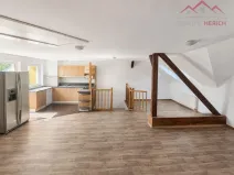 Prodej atypického bytu, Chomutov, náměstí Dr. Beneše, 155 m2
