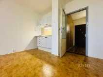 Pronájem bytu 1+kk, Praha - Modřany, Jordana Jovkova, 29 m2
