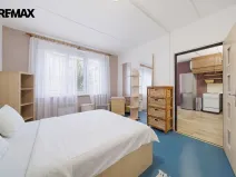 Prodej bytu 1+1, Karlovy Vary - Dvory, Chebská, 33 m2