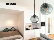 Pronájem bytu 1+kk, Praha - Smíchov, Podbělohorská, 39 m2