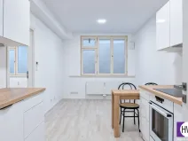Prodej bytu 2+kk, Praha, Sokolovská, 42 m2