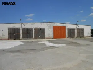 Pronájem výrobních prostor, Měnín, 1030 m2