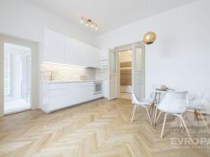 Prodej bytu 3+kk, Praha - Nové Město, Pod Slovany, 100 m2