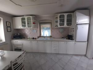 Prodej rodinného domu, Lesná - Háje, 245 m2