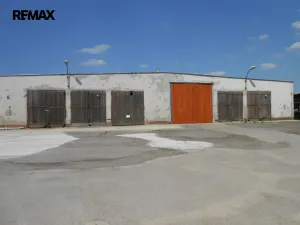 Pronájem výrobních prostor, Měnín, 2100 m2
