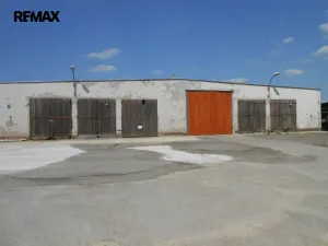 Pronájem výrobních prostor, Měnín, 2100 m2