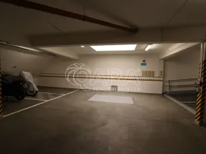 Pronájem garážového stání, Praha - Nové Město, Štěpánská, 18 m2