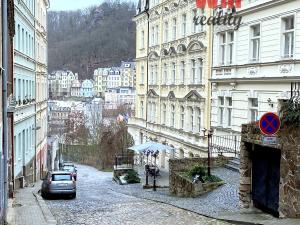 Prodej bytu 2+kk, Karlovy Vary, Kolmá, 70 m2