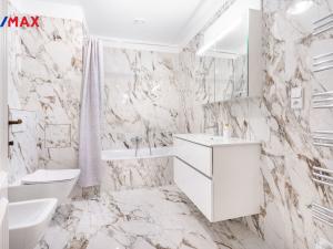 Prodej bytu 3+1, Karlovy Vary, Mariánskolázeňská, 119 m2