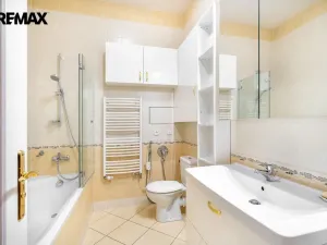 Prodej bytu 2+kk, Karlovy Vary, Mariánskolázeňská, 63 m2