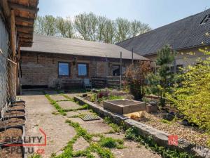 Prodej zemědělského objektu, Kněžice, 1850 m2