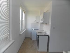 Pronájem bytu 1+kk, Pardubice - Polabiny, Brožíkova, 32 m2