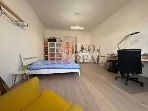 Pronájem bytu 1+kk, Praha - Vršovice, 28. pluku, 43 m2