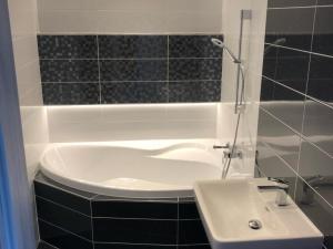 Pronájem bytu 2+kk, Pardubice - Zelené Předměstí, Pod Vinicí, 63 m2