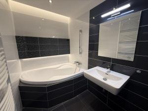 Pronájem bytu 2+kk, Pardubice - Zelené Předměstí, Pod Vinicí, 63 m2