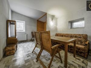 Prodej rodinného domu, Lišany, Na vápenici, 238 m2